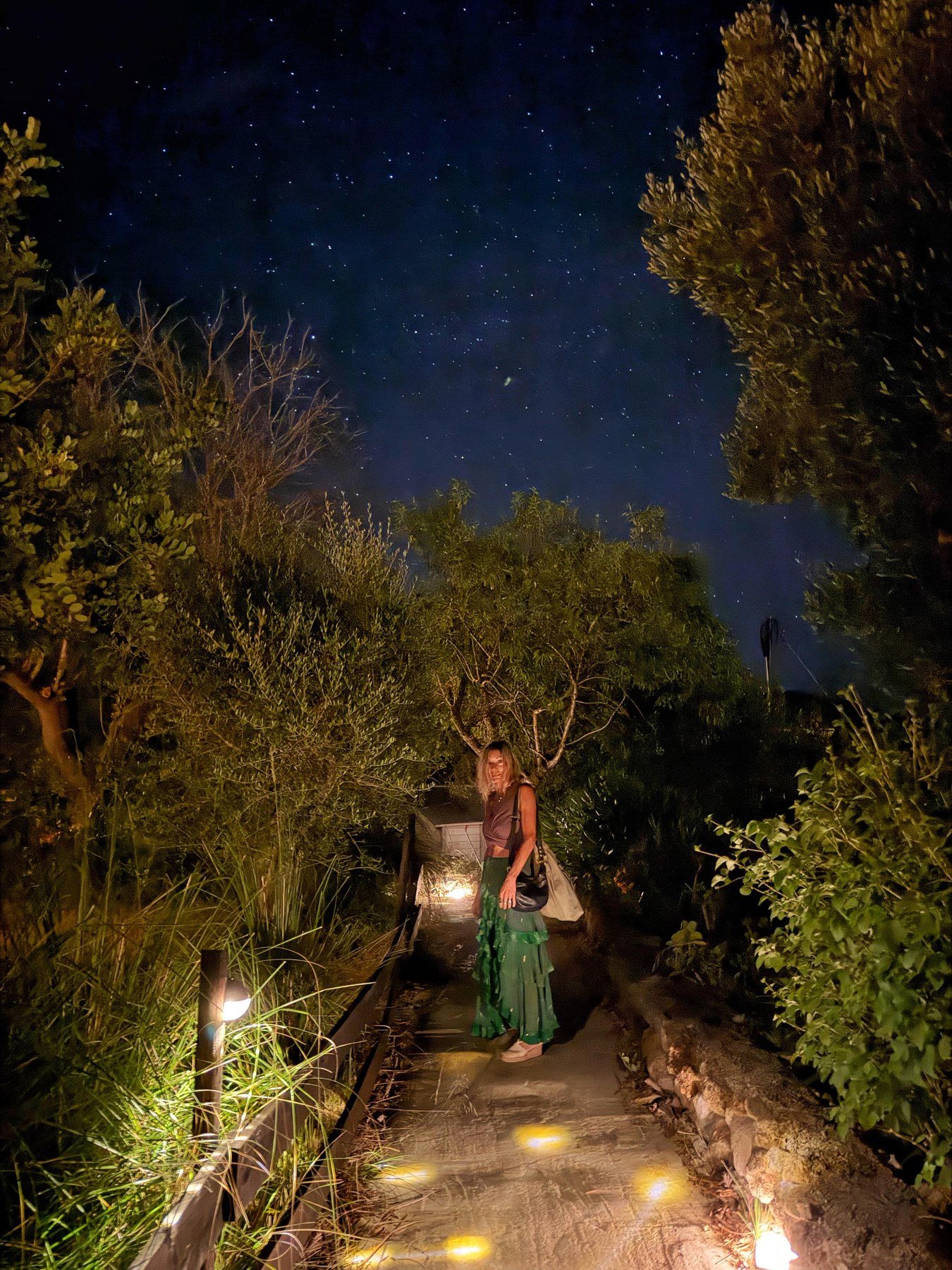 Marta Torrassa en Ibiza, bajo el cielo nocturno